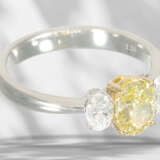 Ring: high-quality diamond ring, centre stone Fancy Intense … - фото 3