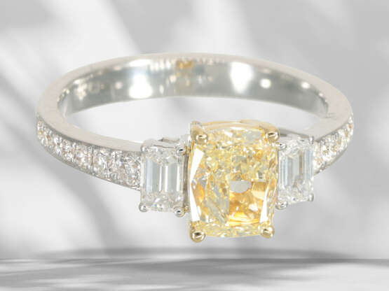 Ring: sehr hochwertiger, neuwertiger Diamantring, Mittelstei… - Foto 4