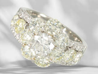 Ring: luxuriöser Platin Blütenring mit großen Brillanten, ca…