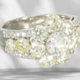 Ring: luxuriöser Platin Blütenring mit großen Brillanten, ca… - Foto 4