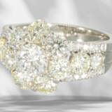 Ring: luxuriöser Platin Blütenring mit großen Brillanten, ca… - Foto 5