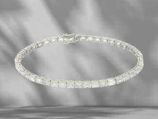 Bracelet: extremely high-quality tennis bracelet with 41 lar…