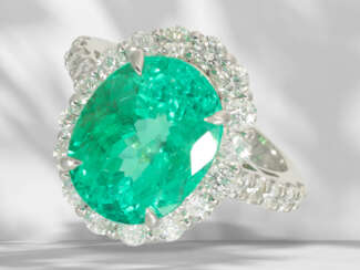 Ring: wertvoller Platinring mit großem Smaragd von 6,1ct und…