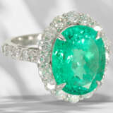 Ring: valuable platinum ring with large emerald of 6.1ct and… - photo 4