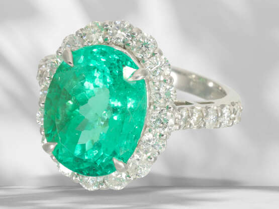 Ring: valuable platinum ring with large emerald of 6.1ct and… - photo 6