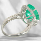 Ring: valuable platinum ring with large emerald of 6.1ct and… - photo 7