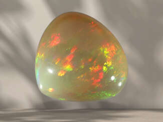 Opal: außergewöhnlich großer und schöner Tropfen-Opal mit fe…