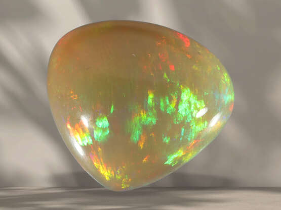Opal: exceptionally large and beautiful drop opal with a fin… - фото 3