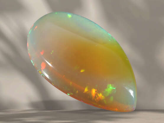 Opal von ca. 30ct in Tropfenform mit interessantem Farbspiel… - Foto 2
