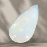 Opal: Schöner Opal-Cabochon in Tropfenform und mit feinem Fa… - Foto 2
