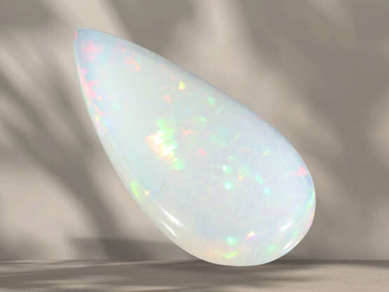 Opal: Schöner Opal-Cabochon in Tropfenform und mit feinem Fa… - Foto 3