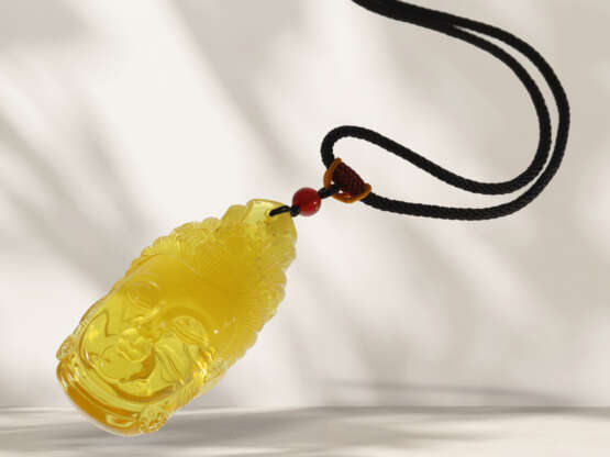 Chain/necklace: fabric strap with beautiful carved amber pen… - photo 2