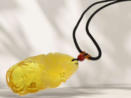 Chain/necklace: fabric strap with beautiful carved amber pen… - photo 3