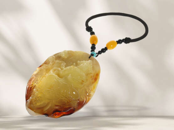 Very beautiful and elaborately cut amber cameo pendant, Budd… - photo 6