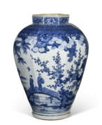 Porcelaine. A JAPANESE ARITAWARE LARGE OCTAGONAL JAR