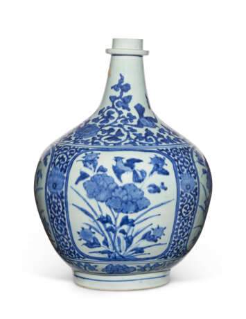 A JAPANESE LARGE BLUE AND WHITE ARITA APOTHECARY BOTTLE - Foto 1