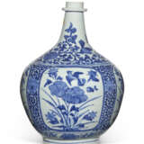A JAPANESE LARGE BLUE AND WHITE ARITA APOTHECARY BOTTLE - photo 1