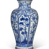 A CHINESE EXPORT PORCELAIN BLUE AND WHITE OCTAGONAL VASE - photo 1