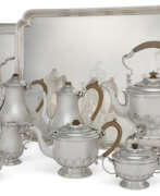 Servicen. AN EDWARD VII SILVER TEN-PIECE TEA AND COFFEE SERVICE AND TWO-HANDLED TRAY