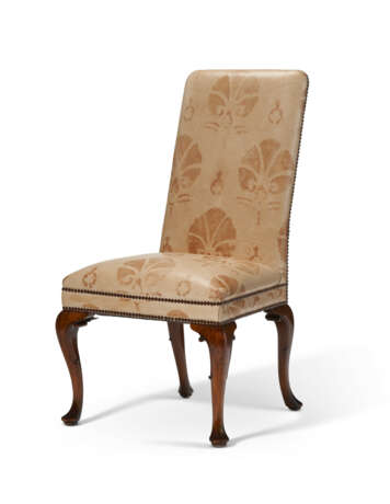 A PAIR OF GEORGE II STYLE WALNUT SIDE CHAIRS - photo 6