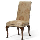 A PAIR OF GEORGE II STYLE WALNUT SIDE CHAIRS - фото 6