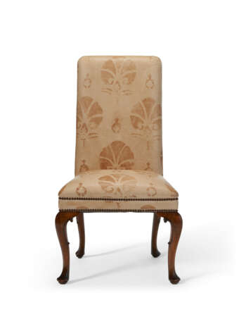 A PAIR OF GEORGE II STYLE WALNUT SIDE CHAIRS - фото 8