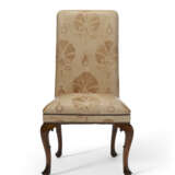 A PAIR OF GEORGE II STYLE WALNUT SIDE CHAIRS - фото 8