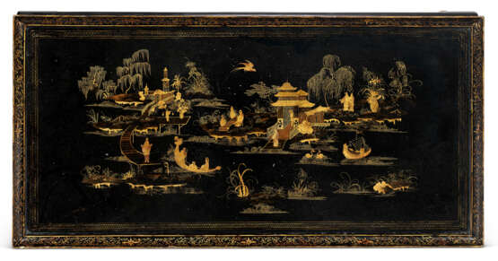 A CHINESE EXPORT BLACK AND GILT LACQUER LOW TABLE - Foto 4