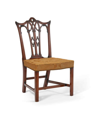 A PAIR OF GEORGE III MAHOGANY SIDE CHAIRS - Foto 4