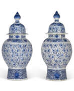 Vase. A PAIR OF DUTCH DELFT BLUE AND WHITE JARS AND COVERS