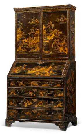 A CHINESE EXPORT BLACK-AND-GILT LACQUER BUREAU CABINET - Foto 3