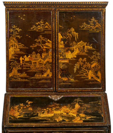A CHINESE EXPORT BLACK-AND-GILT LACQUER BUREAU CABINET - фото 4