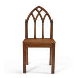 A PAIR OF VICTORIAN OAK 'GOTHICK' HALL CHAIRS - Foto 3