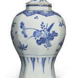A CHINESE EXPORT PORCELAIN BLUE AND WHITE 'HATCHER CARGO' JAR AND COVER - Foto 1