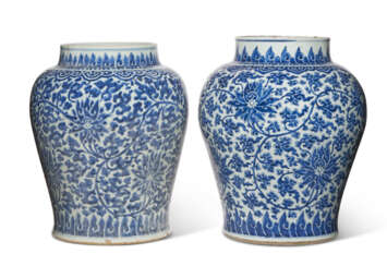 A LARGE NEAR PAIR OF CHINESE EXPORT PORCELAIN BLUE AND WHITE 'LOTUS' JARS