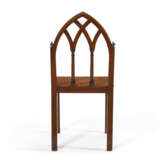 A PAIR OF VICTORIAN OAK 'GOTHICK' HALL CHAIRS - Foto 4