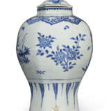 A CHINESE EXPORT PORCELAIN BLUE AND WHITE 'HATCHER CARGO' JAR AND COVER - фото 3