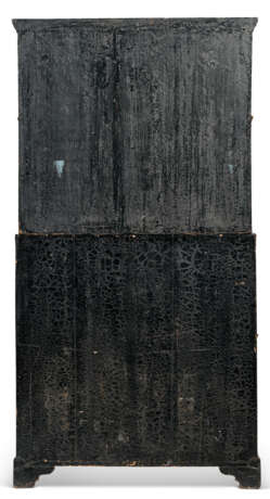 A CHINESE EXPORT BLACK-AND-GILT LACQUER BUREAU CABINET - Foto 6