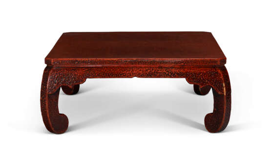 A JAPANESE AGATE LACQUER LOW TABLE - Foto 3