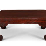 A JAPANESE AGATE LACQUER LOW TABLE - Foto 3