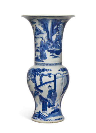 A CHINESE PORCELAIN BLUE AND WHITE PHOENIX-TAIL VASE - фото 1