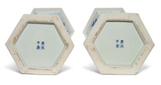 A PAIR OF CHINESE PORCELAIN BLUE AND WHITE HEXAGONAL GU-FORM VASES - photo 5