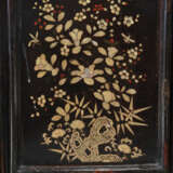AN ASIAN EXPORT MOTHER-OF-PEARL INLAID BLACK LACQUER CABINET - Foto 8