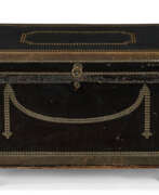 Leder. AN ENGLISH BRASS-MOUNTED LEATHER TRUNK