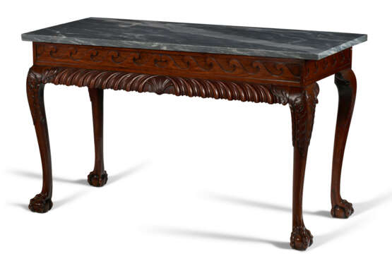 AN IRISH GEORGE II MAHOGANY SIDE TABLE - Foto 2