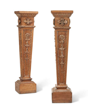 A PAIR OF GEORGE II CARVED PINE PEDESTALS - photo 1