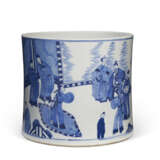 A CHINESE PORCELAIN BLUE AND WHITE CACHE POT - photo 1