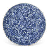 A JAPANESE BLUE AND WHITE SHALLOW BOWL - фото 1