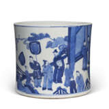 A CHINESE PORCELAIN BLUE AND WHITE CACHE POT - photo 2