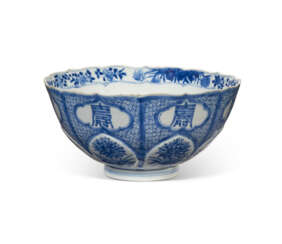 A CHINESE PORCELAIN BLUE AND WHITE 'LOTUS' BOWL